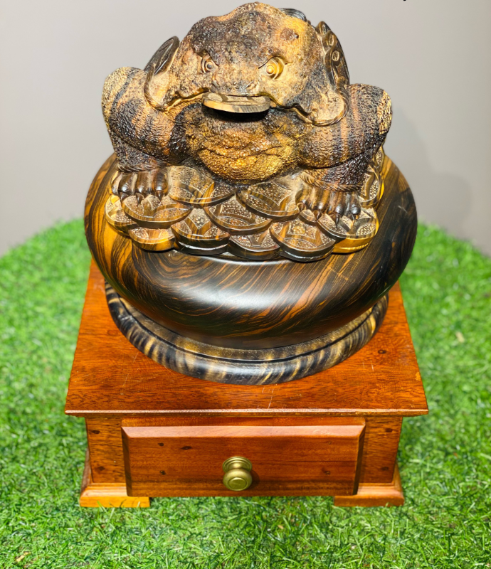 Cóc Thiền Thừ Gỗ Mun Đuôi Công.png